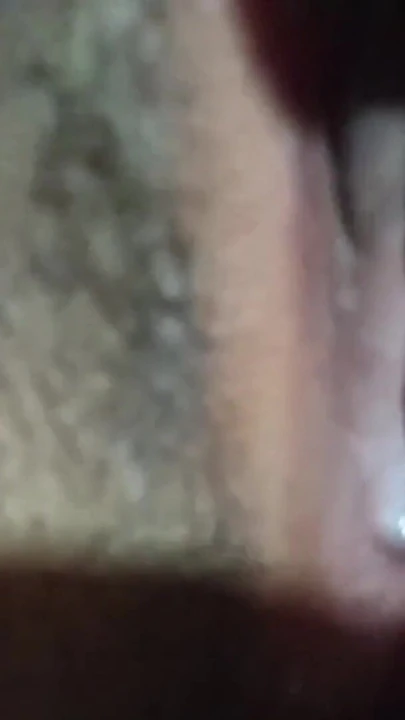 Momen ikonik dari "gadis perawan asli lagi pamer memek merah mudanya - close up dan ngentot lebar-lebar untuk dilihat semua orang"