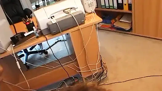 Erstaunliche blonde MILf-hure lutscht weichen schwanz