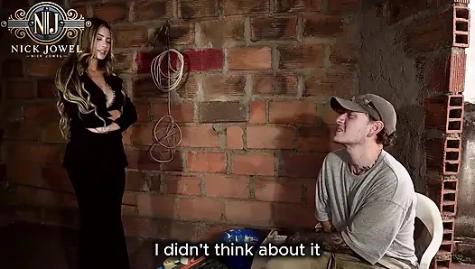 Şef Ambar Prada bir duvarcı ile yatıyor