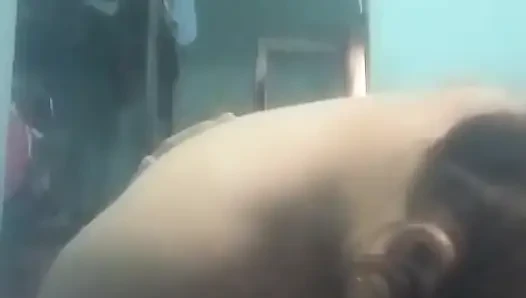Önden bakan kovboy kız: her saksoda zevk