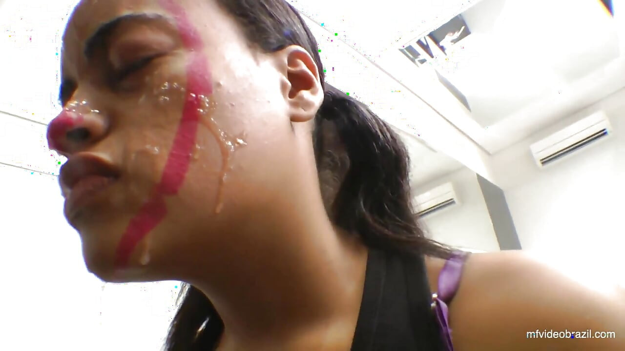 בחורה יורקת - תבלע את כל הכלבה המזדיינת שלי עם היריקה! - מאת אלין קרואל ווניניה