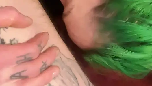 Симпатичную девушку Amber Green трахают в рот