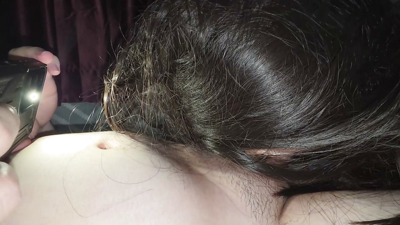 她喜欢吸我的鸡巴