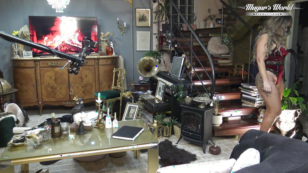 За кулисами сексуальной Odette кончил на лицо клиент