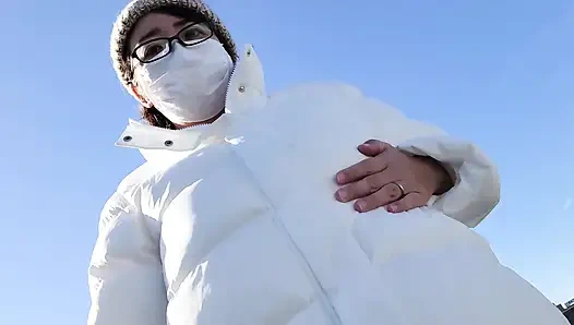 Wanita yang sudah menikah bersemangat dengan masturbasi di luar ruangan