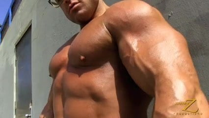 Big Muscle Chaz Ryan hits Venice Beach