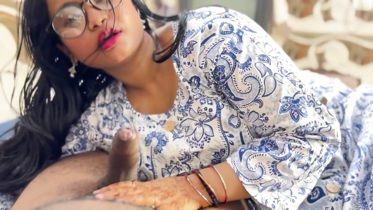 Desi India adik tiri memancut syahwat seks video hindi