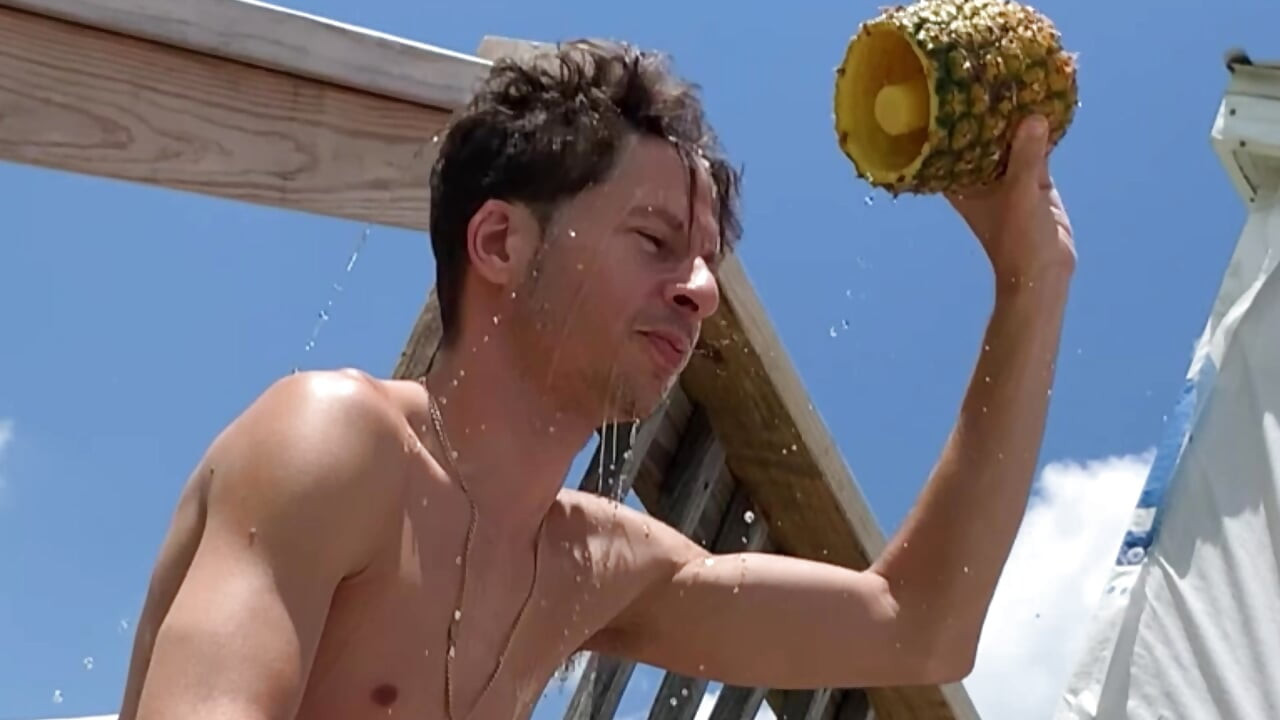 19yo boy drinks her pee from pineapple