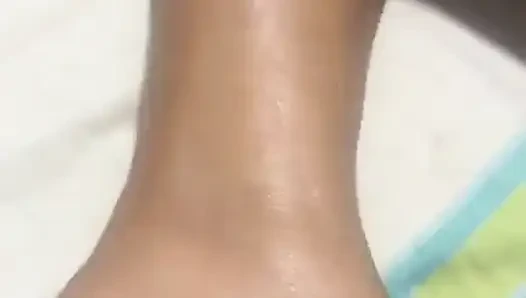 Istri dipijat