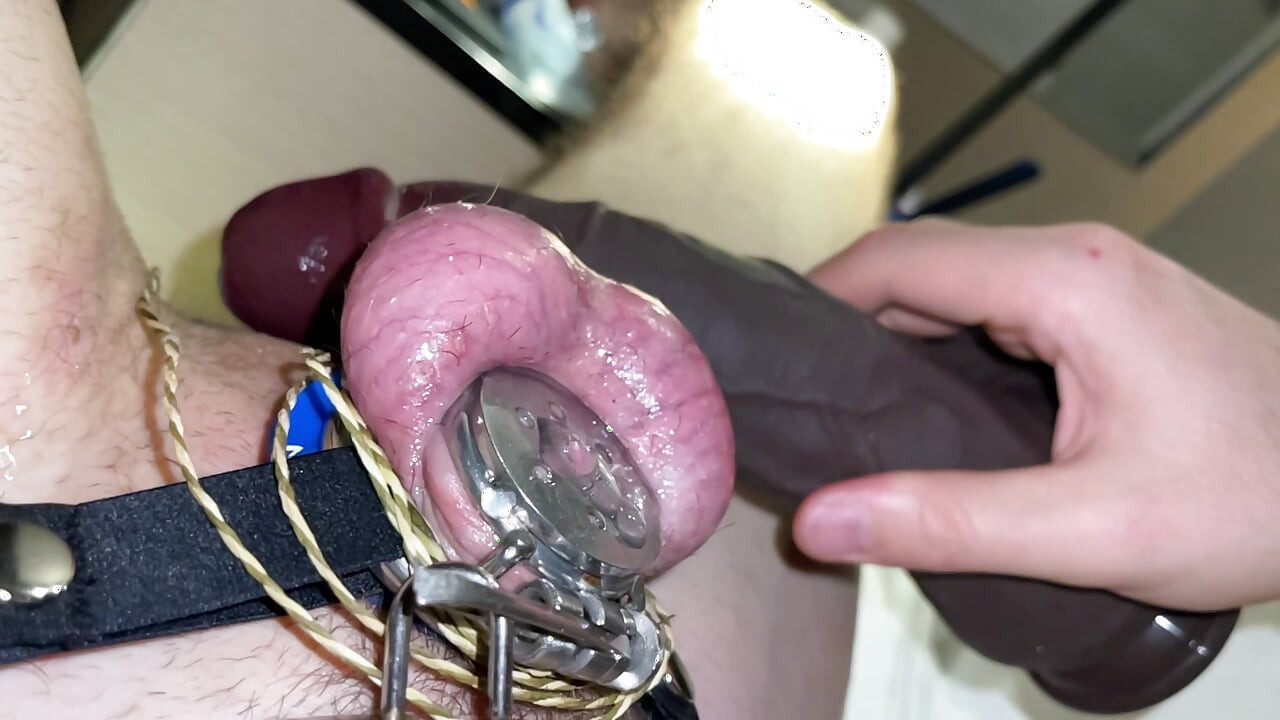 Phẳng kim loại lồng bóng plapping và ballbusting