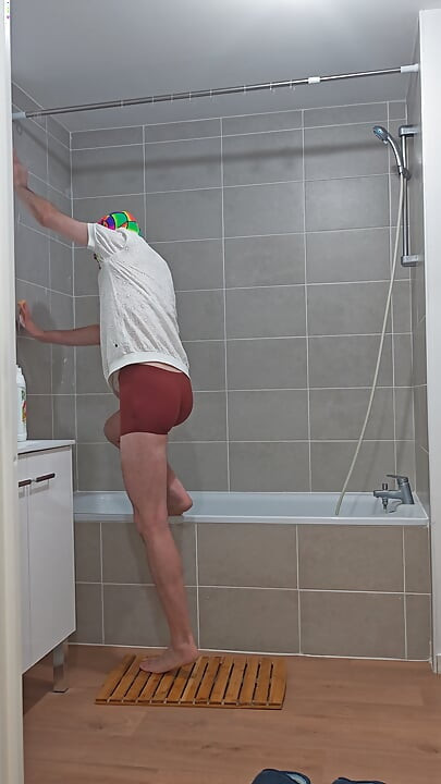 I'm cleaning my bathtub (episode 1)