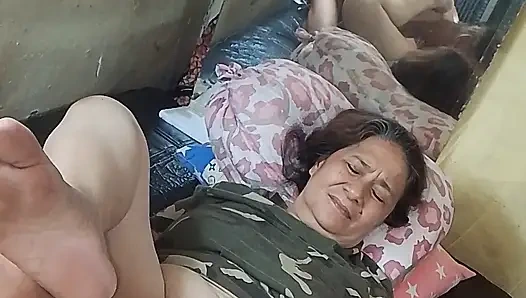 Sie kann nicht bereuen, was ich mit ihrer nassen muschi gemacht habe, als ich sie zur befriedigung gegessen habe