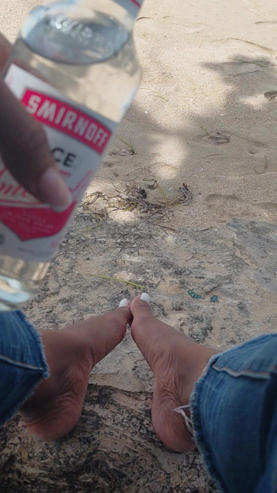 क्या आप मेरे पैरों को रगड़ सकते हैं डैडी
