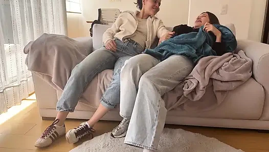 Istri saya ingat cara melakukan seks lesbian romantis