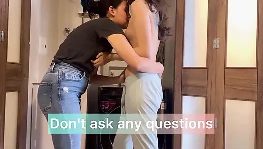 Aku ngentot tetanggaku pakai mesin cuci, masukin jariku ke pintu masuknya yang basah dan sempit