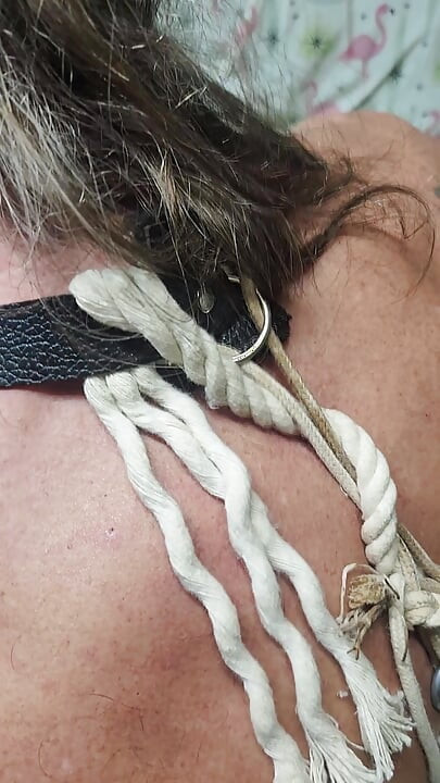 Goode Girl Knyter Fästmans Bollar Och Kuk Och Har Fotkul Med Sig