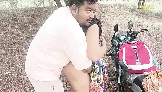 Kavita Bhabhi трахается в джунглях с Tatya раком, лижет минет и грязную сперму в рот