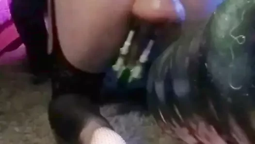 Çoraplı kısa siyah elbiseli korkak crossdresser