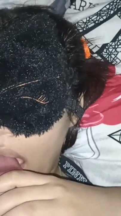 내 친구는 정말 섹시하고 파티에서 집에 돌아온 후 꽉 조이는 보지에 내 자지를 시도하는 것을 거부할 수 없어 | 클립 1