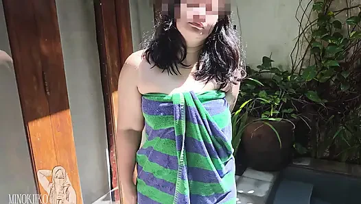Asian MILF Relax and Enjoy Bali Alone At Poll - Minokiiko