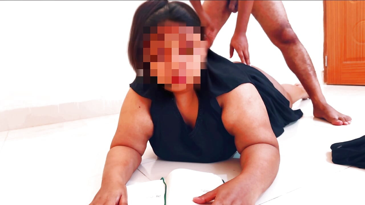 초티북을 읽는 거유 의붓딸