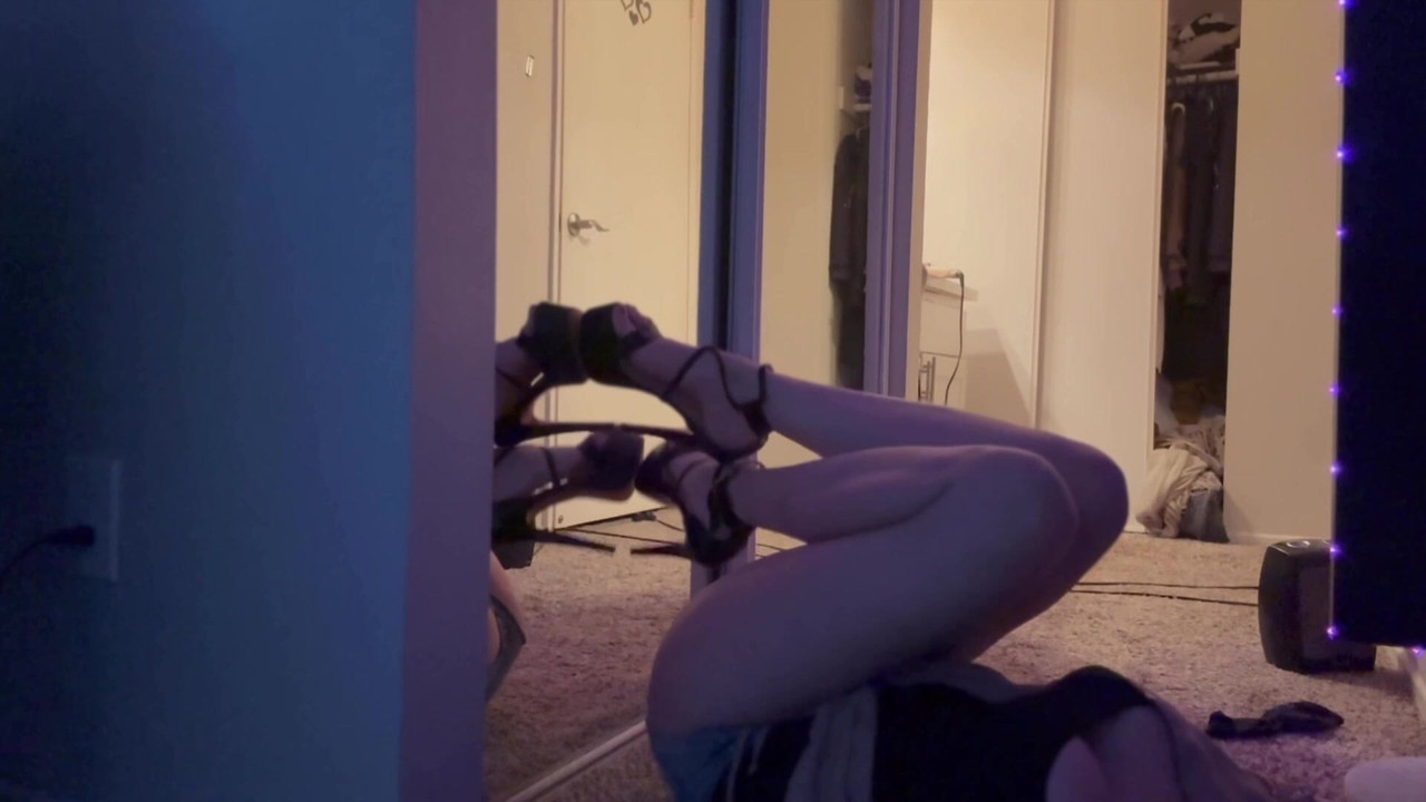 Artemisia Love Wearing High Heels Long legs Fetish