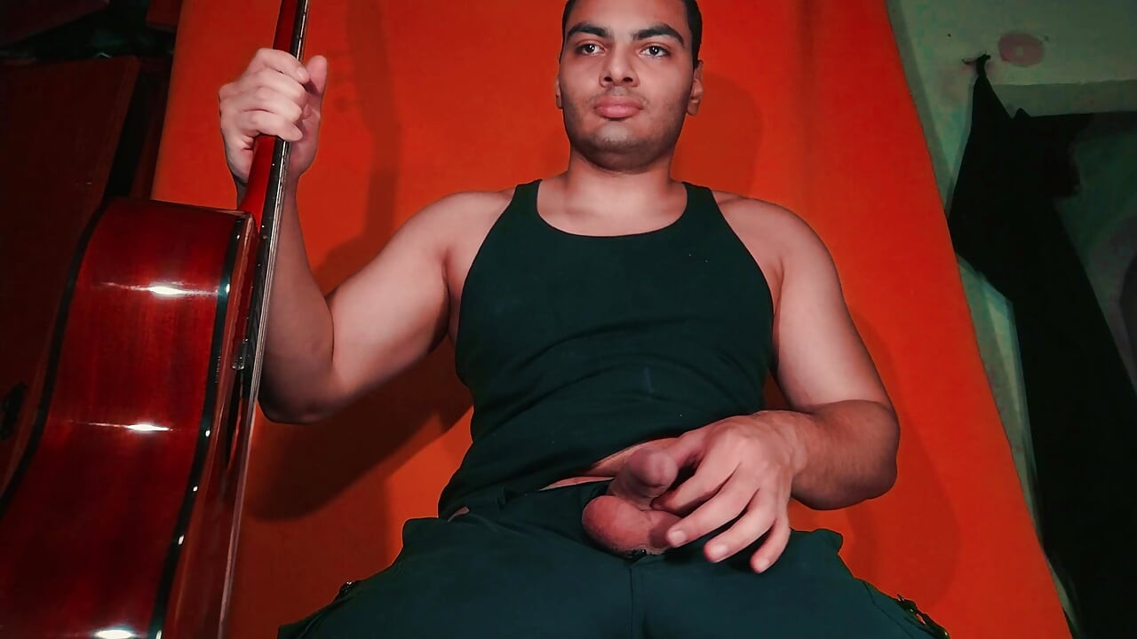 GuitarJob - Τρίβοντας ένα τσεκούρι κιθάρας Yamaha C-80 σε ισπανικό στυλ κινέζικα πάνω από μεγάλο πέος σέξι - χρώμα καρότο πορτοκαλί