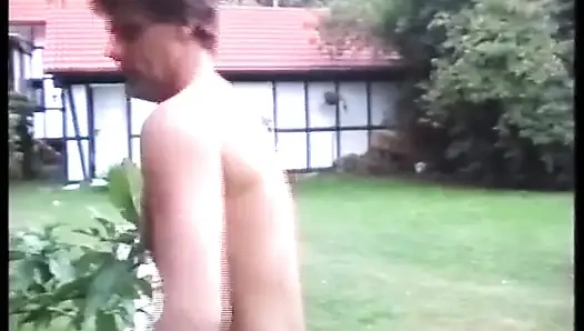 Немецкой шлюшке проникли в ее тугую анальную дырку