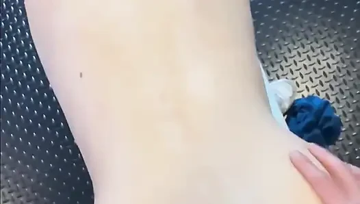 Sevimli Asyalı sportif kız Chloe Lin büyük yarak eğitmeni tarafından sikiliyor