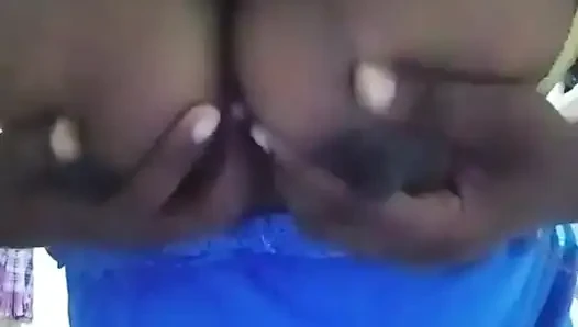 Karım büyük göğüsler ve fingring