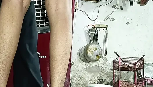 Genç üvey erkek kardeşinin arazisinde ata binen yaşlı üvey kız kardeşin Hintçe sesi
