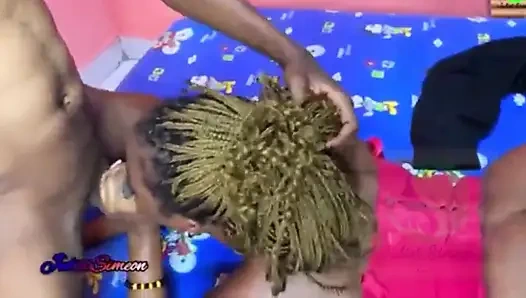 Mereka mengisap dalam posisi gaya nenek yang membuat memekku muncrat banyak