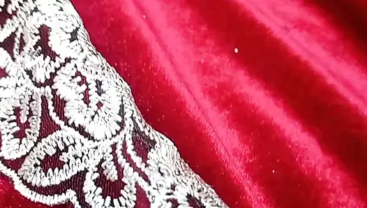 Sürtük evli kadın büyük bir fışkırtma yapıncaya kadar dildosunu derine itiyor