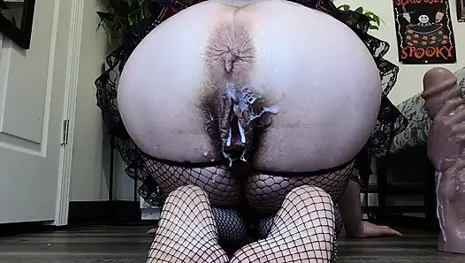 Orta yaşlı seksi kadın Bay Hankys Danas Grip'te kıllı şişman amcığını esnetiyor