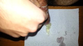 Полотенце и презерватив, эксперимент с собой (мастурбатор)