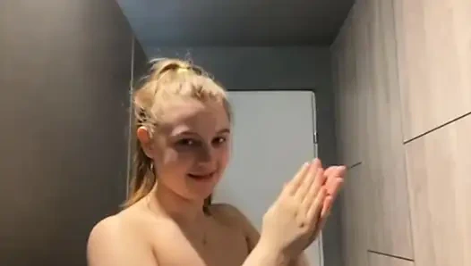 Crazy squirting with jucielussie in public gym