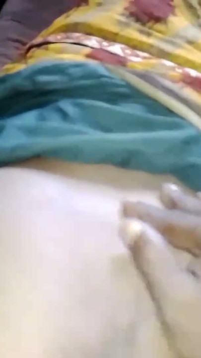 Indiano marido e esposa sem cortes - momentos íntimos pegos na câmera | Clipe 1