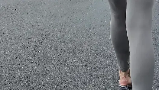 Длинноногий. Лопаю мою пробку после долгого дня. Нет, вы все еще не можете растянуться там.