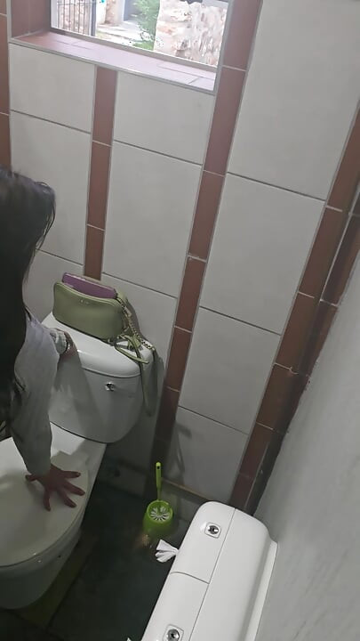 화장실에서 자지를 다시 따먹는 찐 밀프!