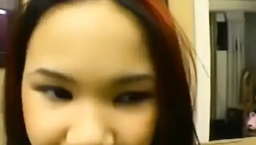 Kitty ilk gerçek büyük yarağını emiyor