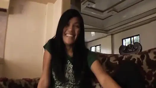 Gadis Asia ramping melakukan casting untuk pertama kalinya