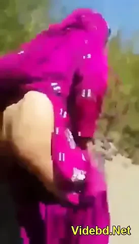 Dehati Pakistani Bhabhi Exposing Her Assets Outdoors