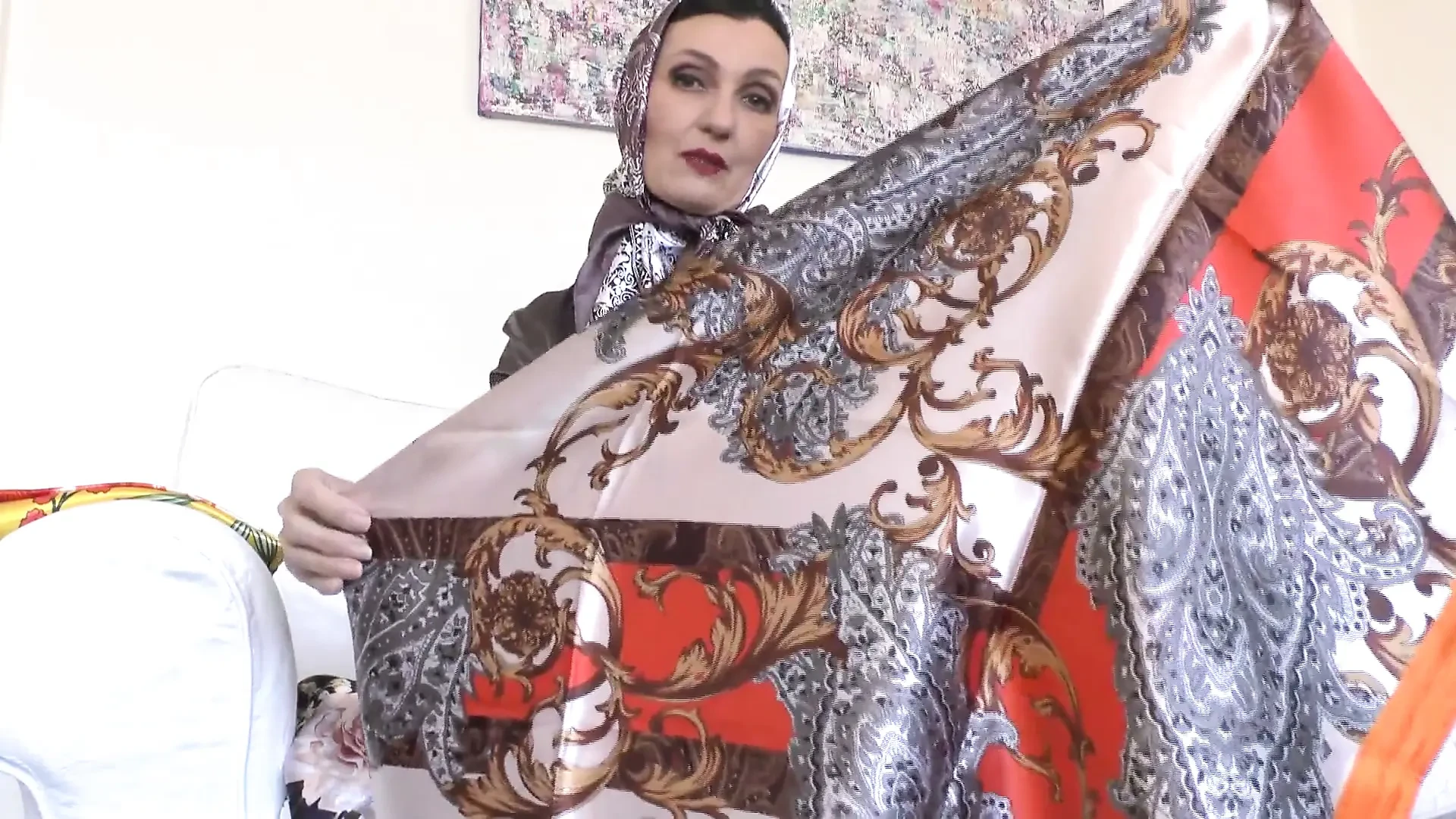 令人兴奋的缎面围巾游戏! Lady Victoria Valente
