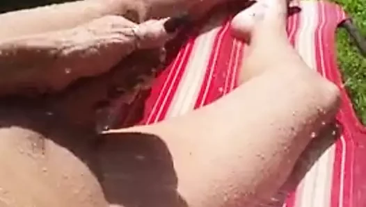 Güneşlenirken okşamak