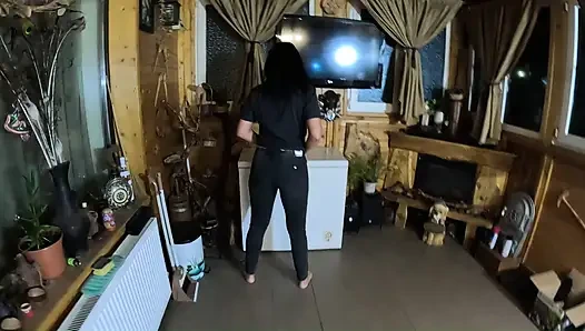 Tante seksi ini nyepong kontol sampai tenggorokan dan toketnya dientot habis-habisan sampai dicrot di dalam