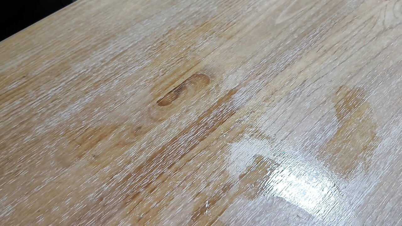 Corabitch fuck on the dining table