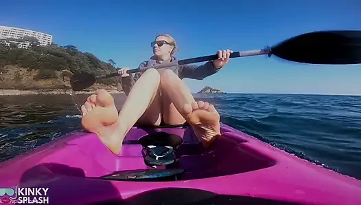 Çıplak ayaklı joi kayık azdırma - halka açık çıplak ayaklarda riskli açık havada tabanlar joi kayak azdırma - herkesin içinde riskli açık havada tabanlar