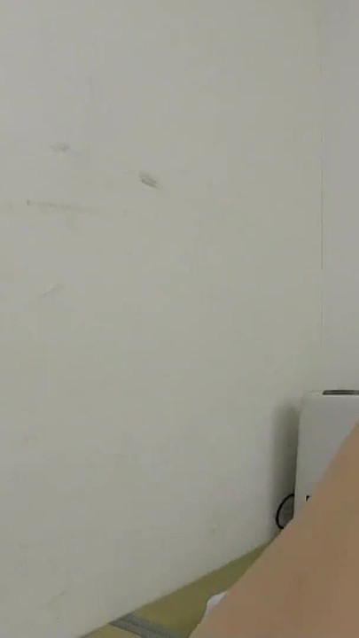 Epischer moment aus "Dünner japanischer teenager verführt zu unzensierter Entjungferung, creampie-sex von mitschülerin"