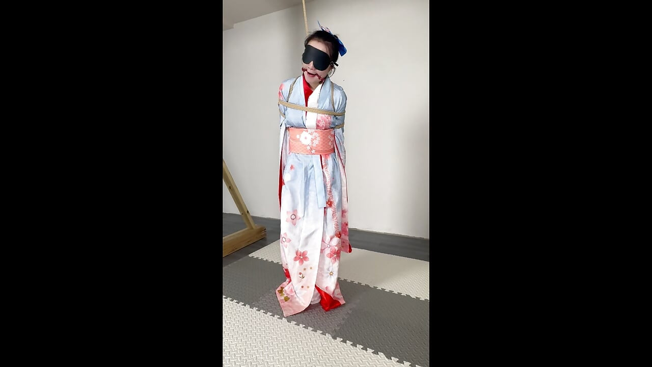 The Climax Version of Wearing a Kimono on a Sunny Day