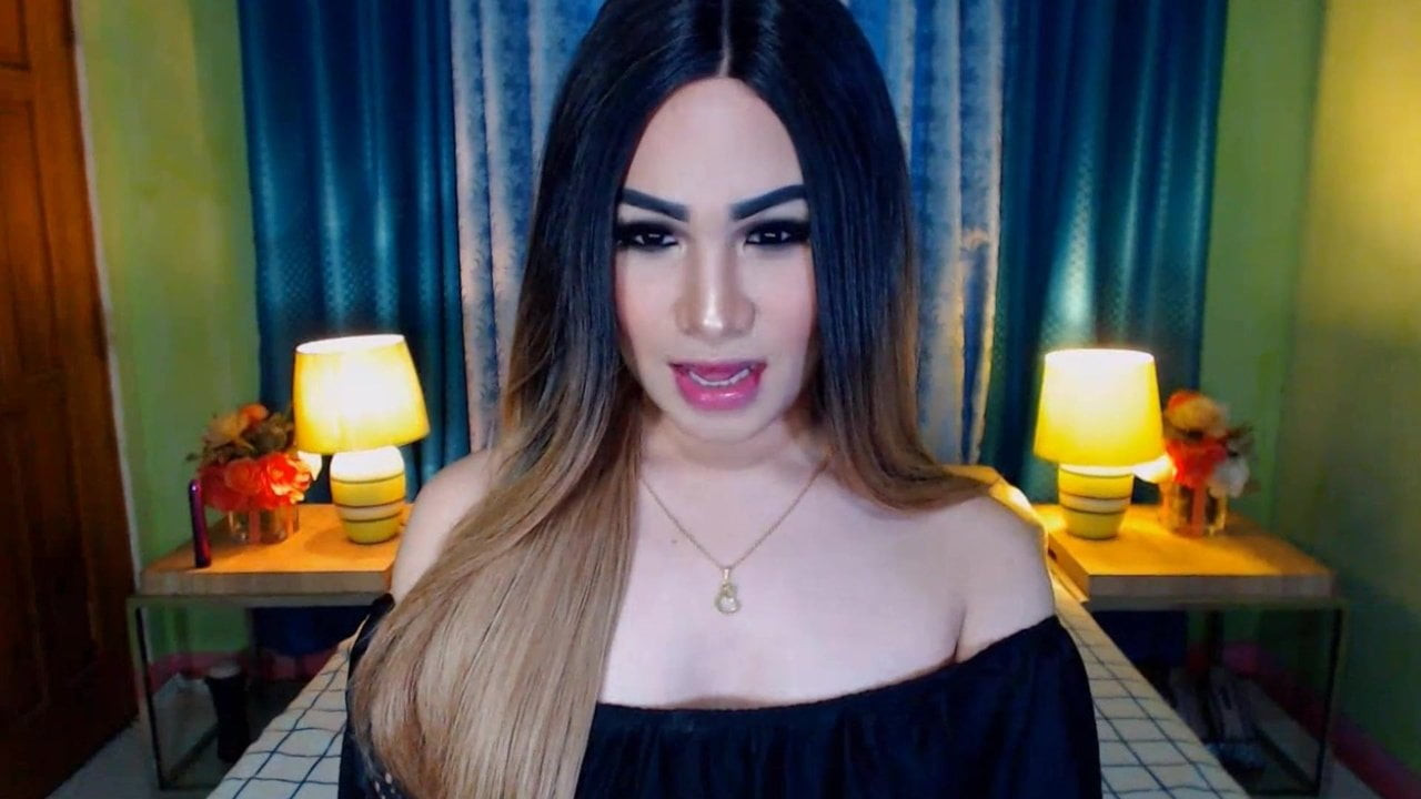 Pretty Face Tranny Jerking Her Cock